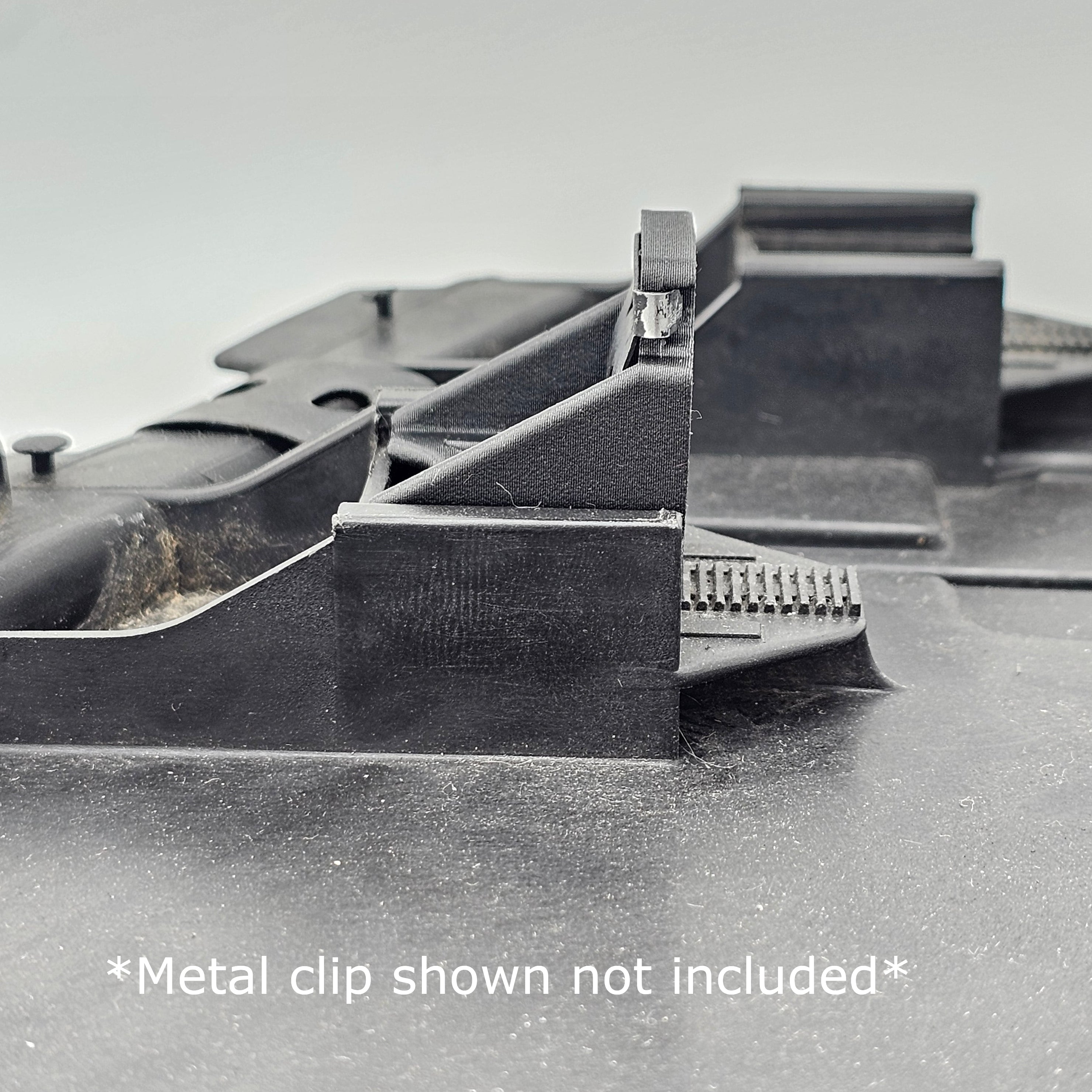 Audi A8 D2 Headlight Mounting Clip